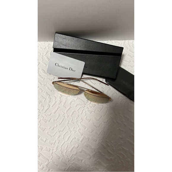 ‼️SOLD‼️ Dior Sunglasses Perfect Condition 😎 - Picture 5 of 10